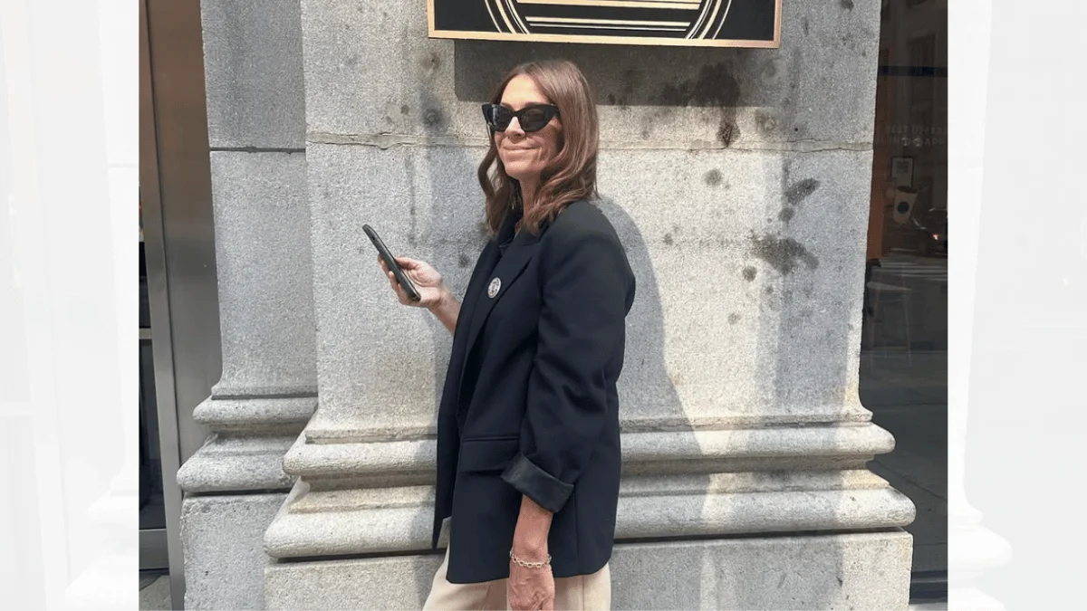 Image of Jessica Reed Kraus addressed disappearing from social media.