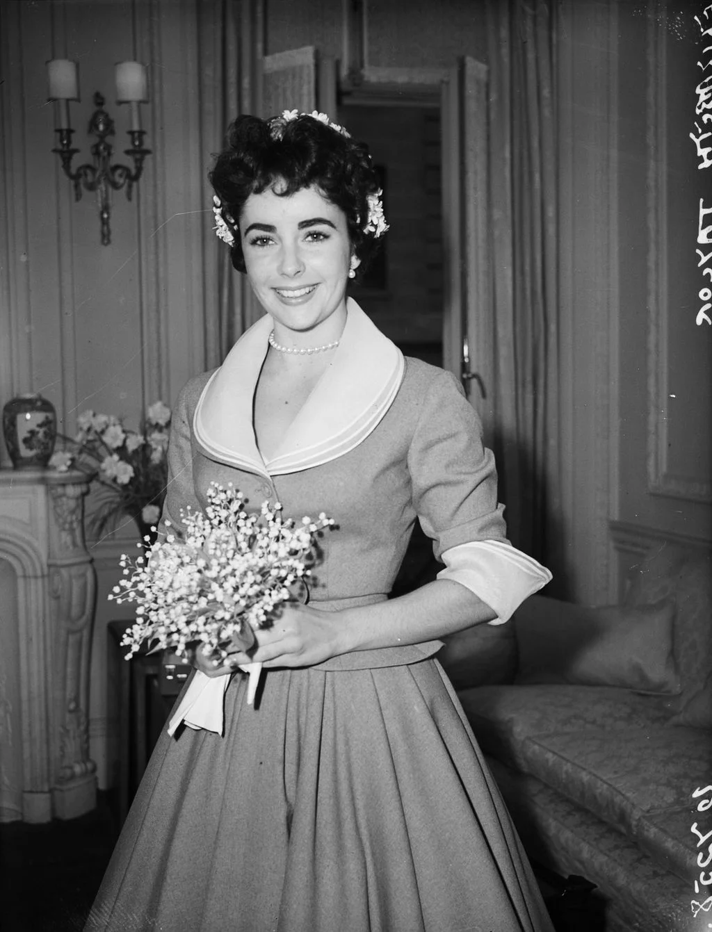 Elizabeth Taylor marries Michael Wilding.