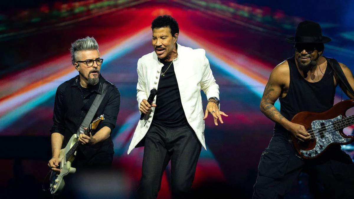 Image of Lionel Richie postponed concerts in Chicago and Columbus after doctors advised him to rest.