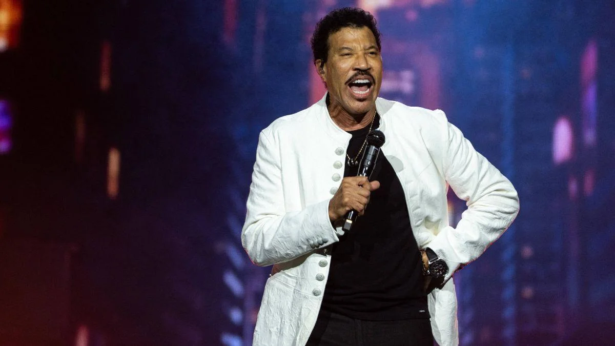 Image of Lionel Richie’s postponed concerts followed a health scare during his performance in St. Paul.