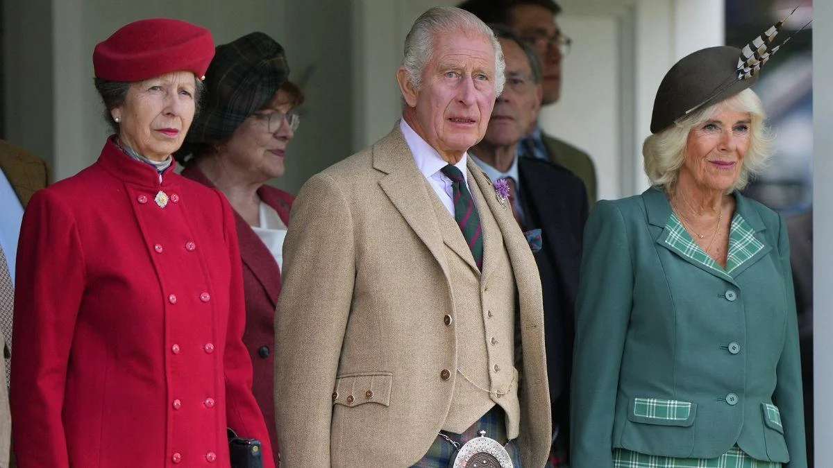 image of royal family