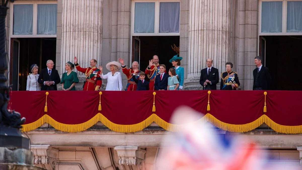 image of royal family