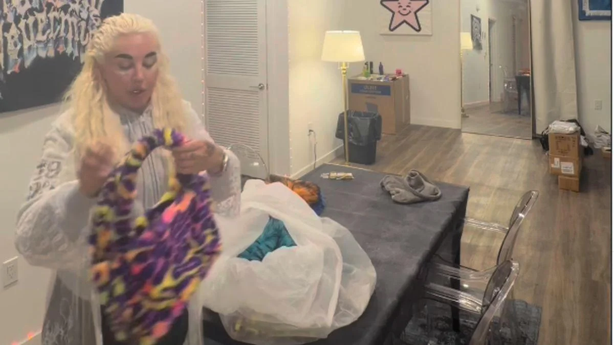 Image of Amanda Bynes said the cheetah bag is 'it for me.'