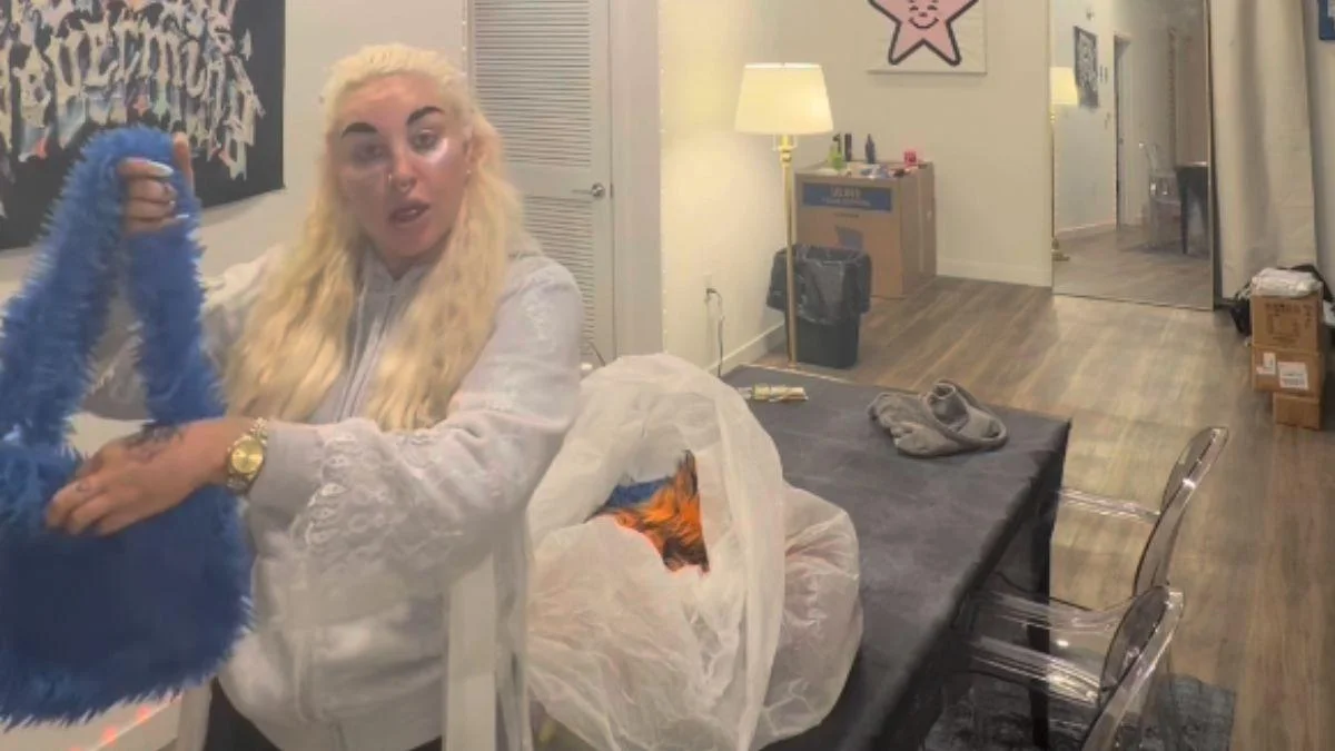 Image of Amanda Bynes rocked her usual bold brows for the video.
