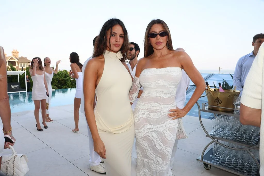 Image may contain Sofía Vergara Eiza Gonzlez Rivera Clothing Dress Fashion Formal Wear Gown and Wedding