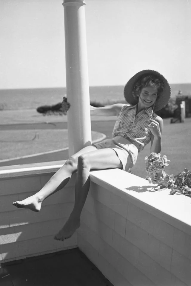 25 Vintage Photos of Jackie Kennedy Summering in Hyannis Port, Massachusetts