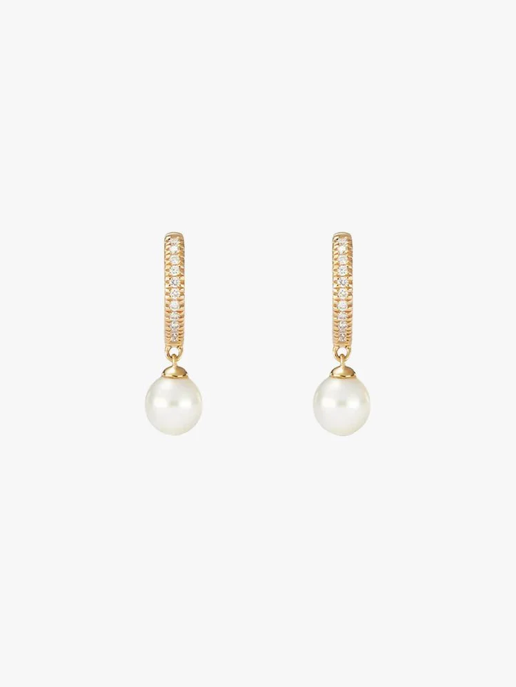 Image may contain: Accessories, Earring, Jewelry, and Pearl