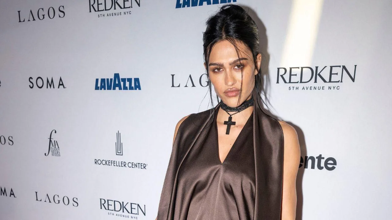 Amelia Hamlin Goes Topless in Thong During Summer Vacation: Photo
