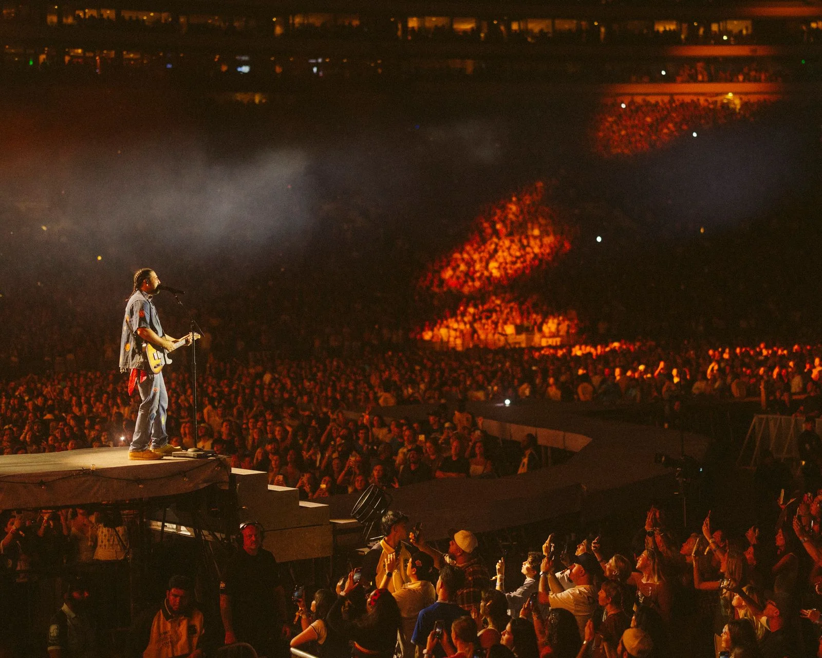 Noah Kahan Sold Out the Rose Bowl and a Good Sad Time Was Had by All