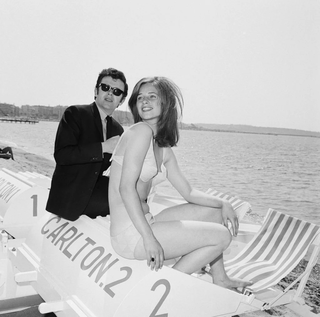 Charlotte Rampling et Ray Brooks au Festival De Cannes le 15 mai 1965.