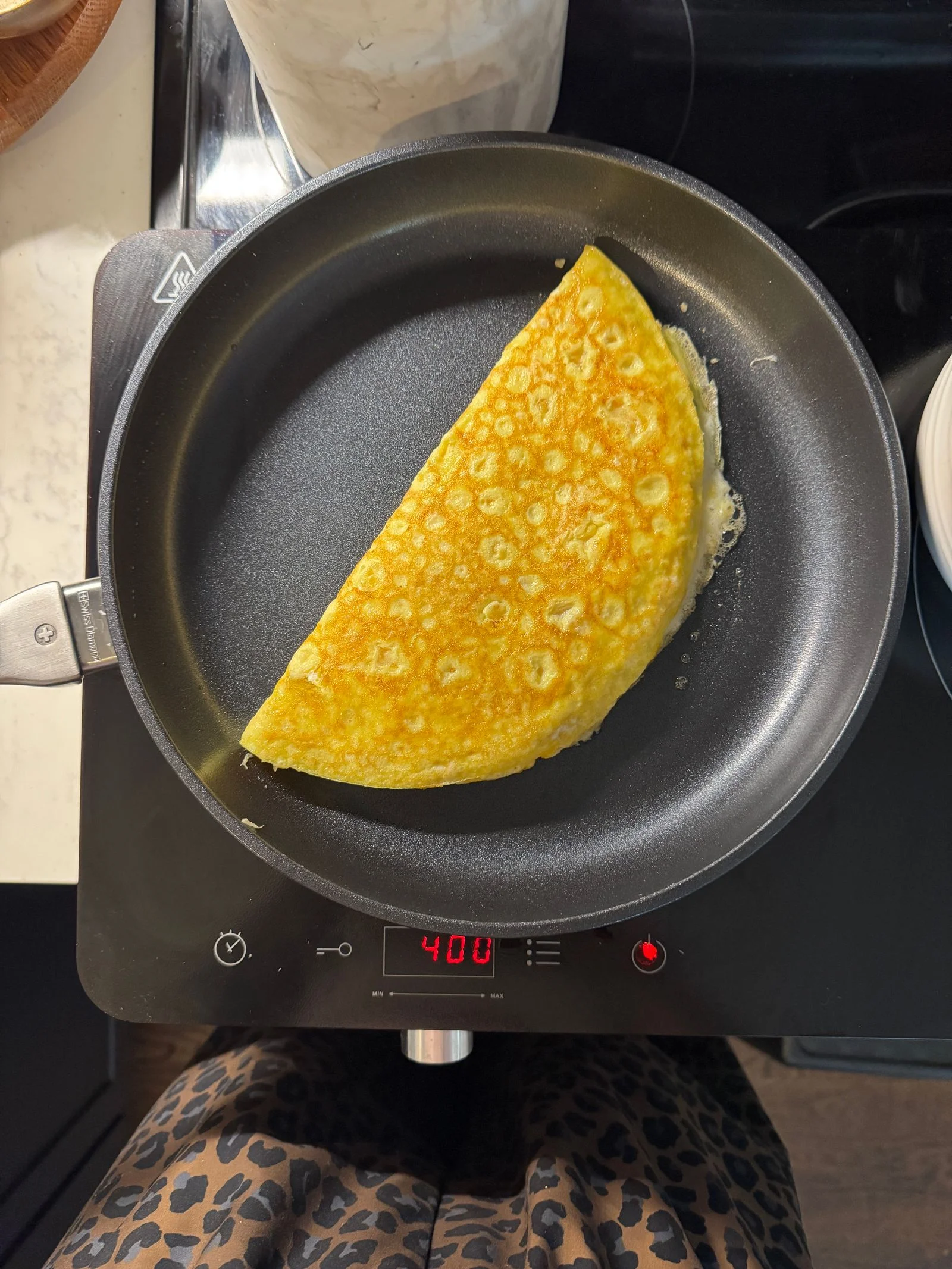 Making an omelet in the Swiss Diamond CXD frypan.