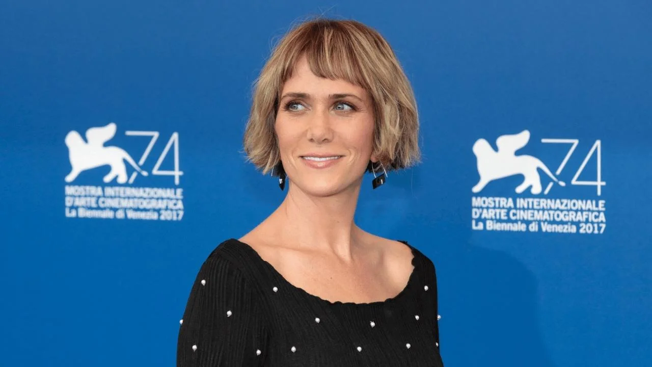 Photo of Kristen Wiig debuted a darker hair color during the Paris Fashion Week appearance.