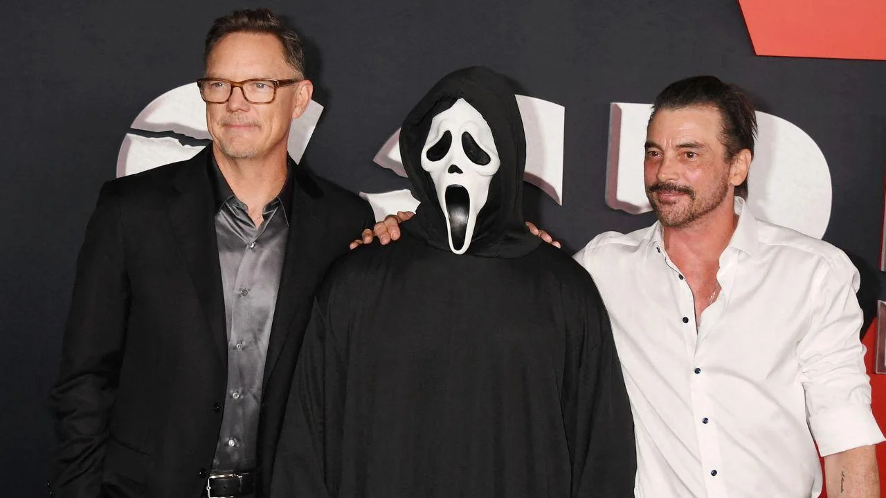 image of Skeet Ulrich is good friends with Matthew Lillard.